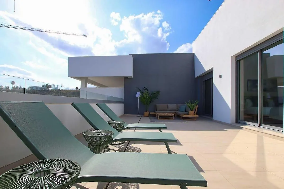3 Bedroom Penthouse Vanian Gardens - 에스테포나 아파트