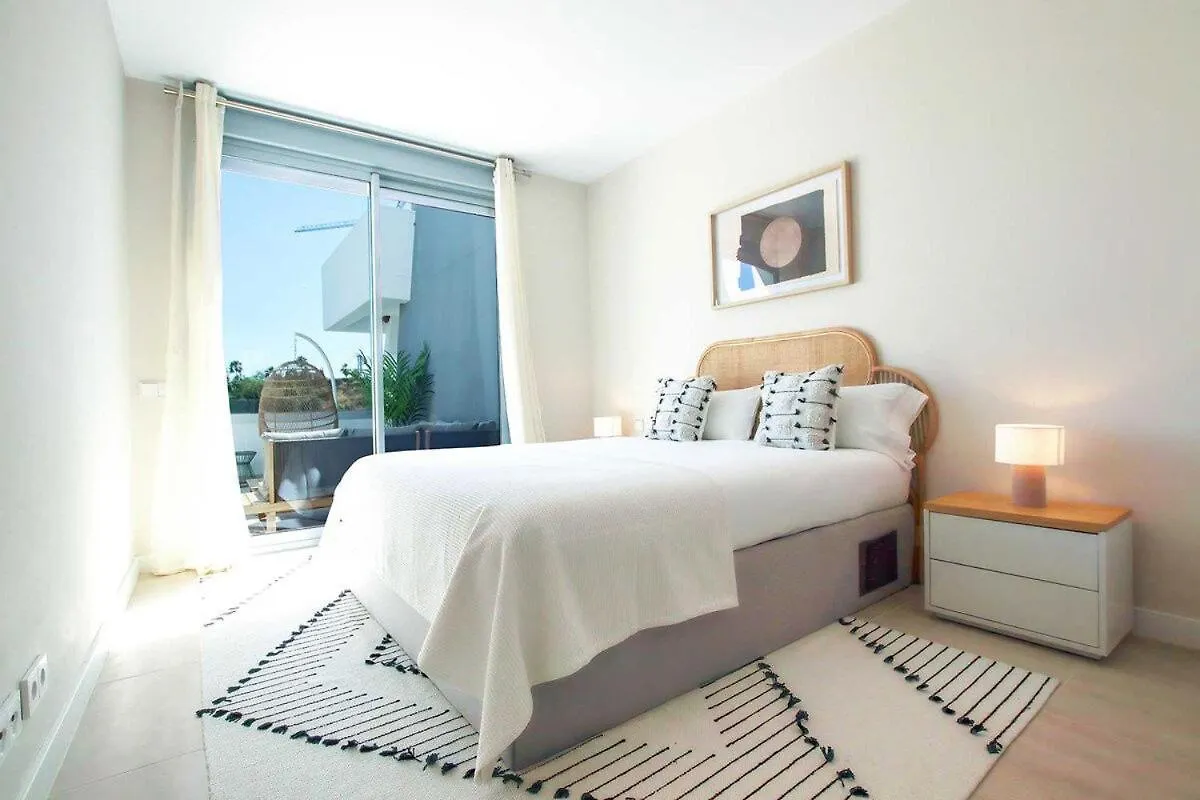 아파트 3 Bedroom Penthouse Vanian Gardens - 에스테포나