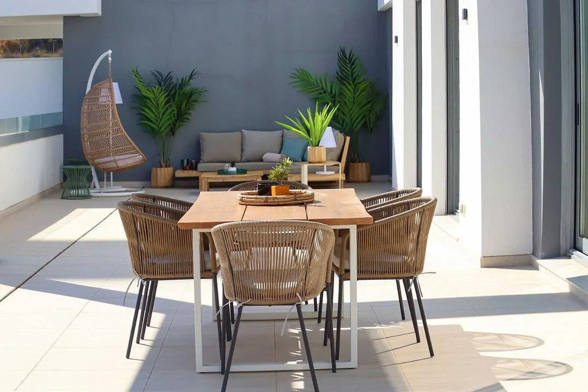 3 Bedroom Penthouse Vanian Gardens - 에스테포나 아파트
