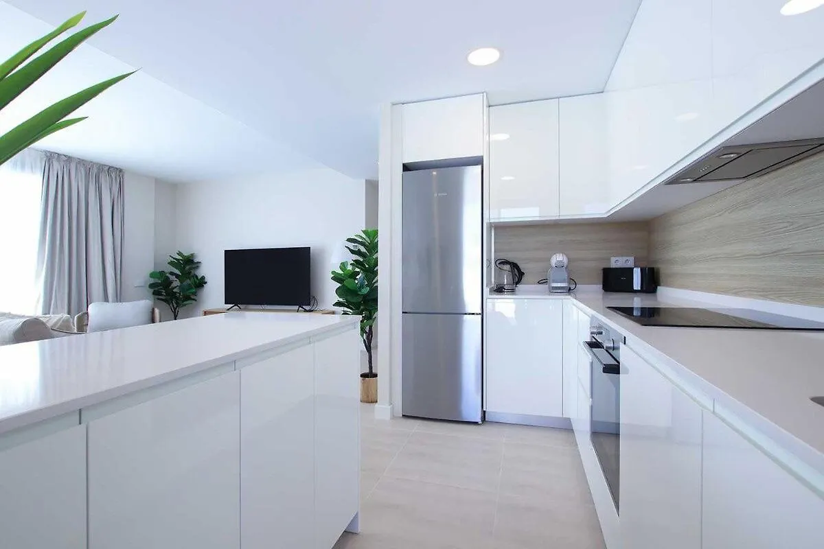 아파트 3 Bedroom Penthouse Vanian Gardens - 에스테포나