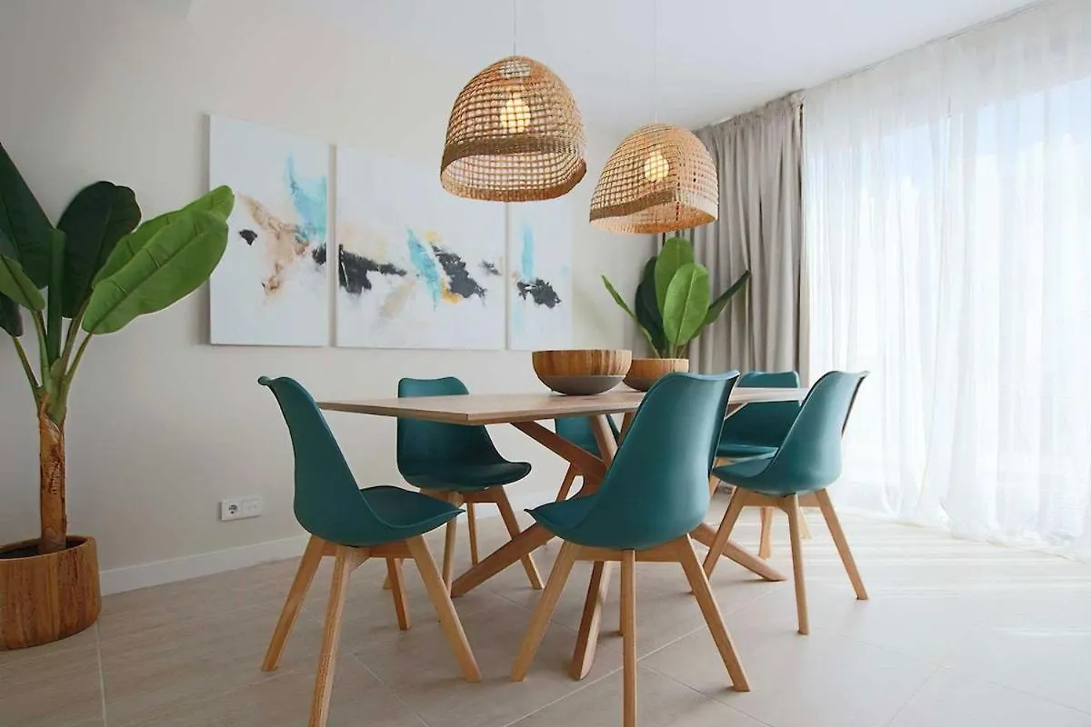 3 Bedroom Penthouse Vanian Gardens - 에스테포나 아파트
